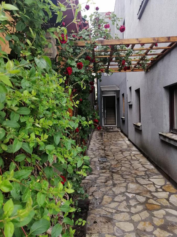 Nest Hotel Belgrado Buitenkant foto