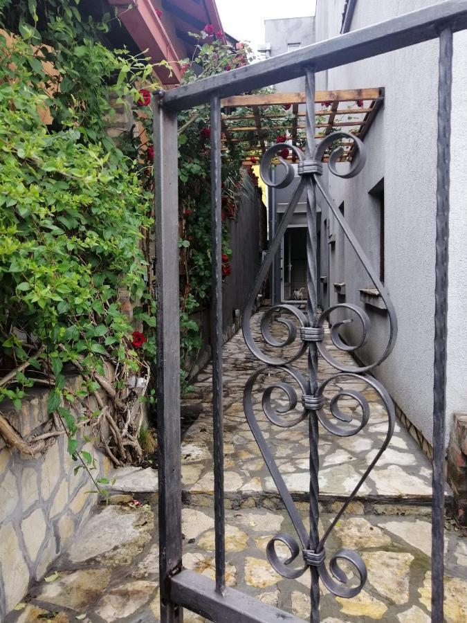 Nest Hotel Belgrado Buitenkant foto